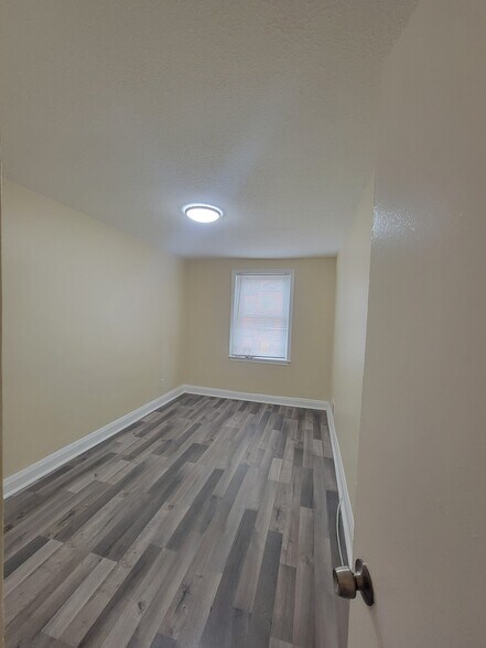 Building Photo - 3226 Westmont Ave