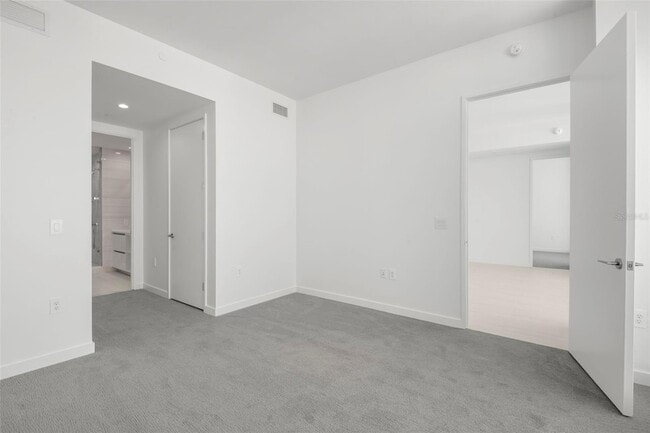 Building Photo - 400 Central Ave