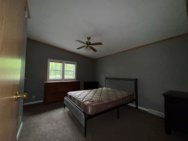 Building Photo - 3 Bedroom Home located near Ruby's Landing...