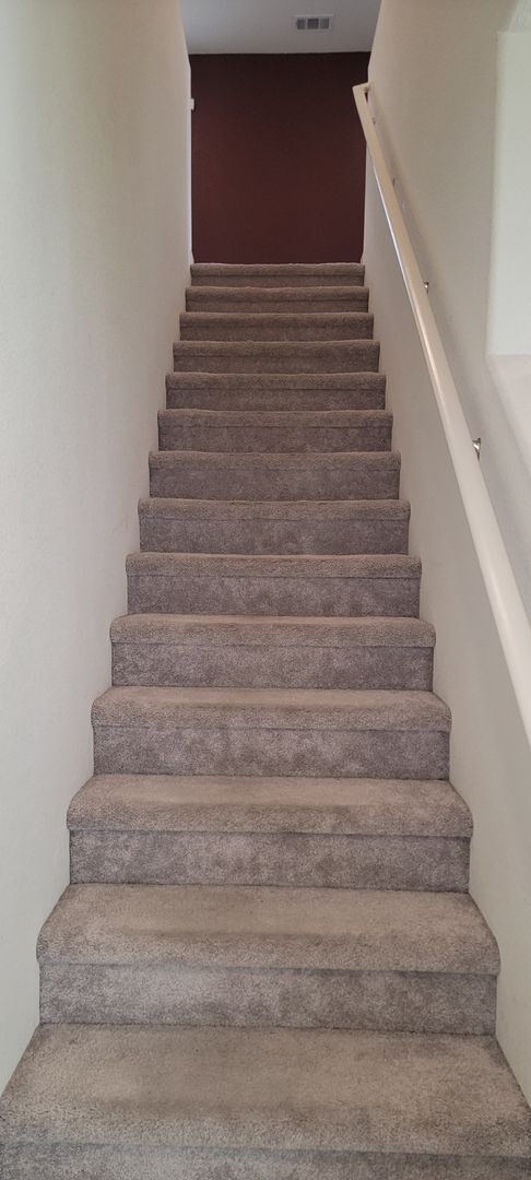 Building Photo - Come home to this Beautiful Newer 3 Bedroom 2.5 bath home