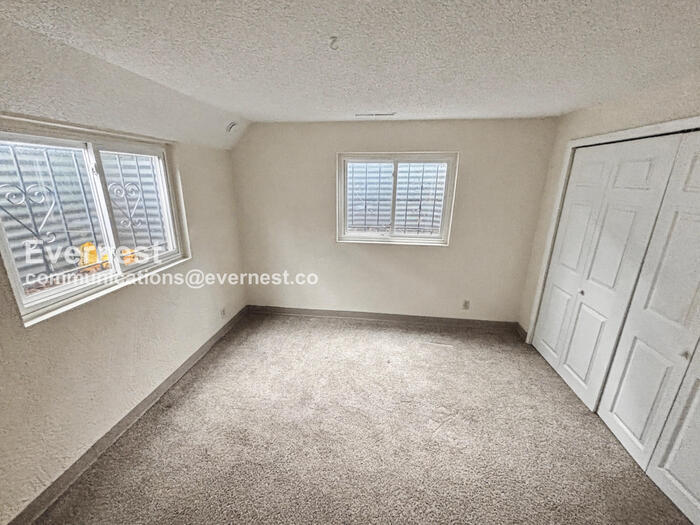 Building Photo - 4660 Anjelina Cir N