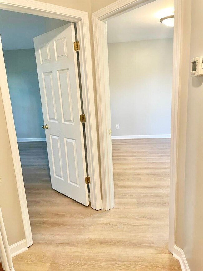 Building Photo - 10654 S Hall Dr