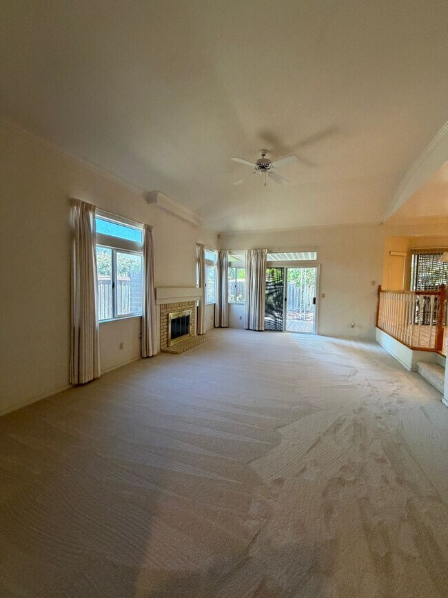 Building Photo - 625 Fox Hollow Way