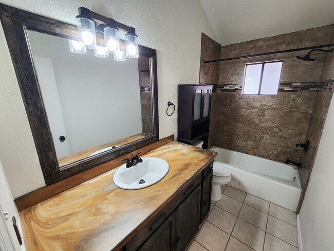 Building Photo - 3362 Highridge St