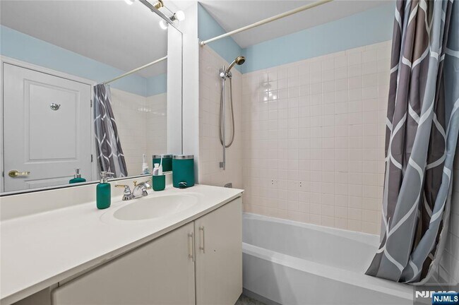 Building Photo - 600 Harbor Blvd