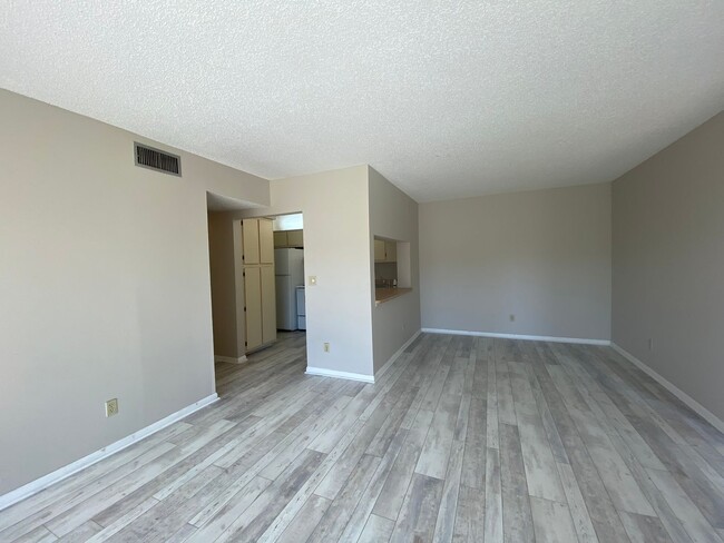 Building Photo - $500 OFF 1 Month's Rent! Beautiful 2 Bed 2...