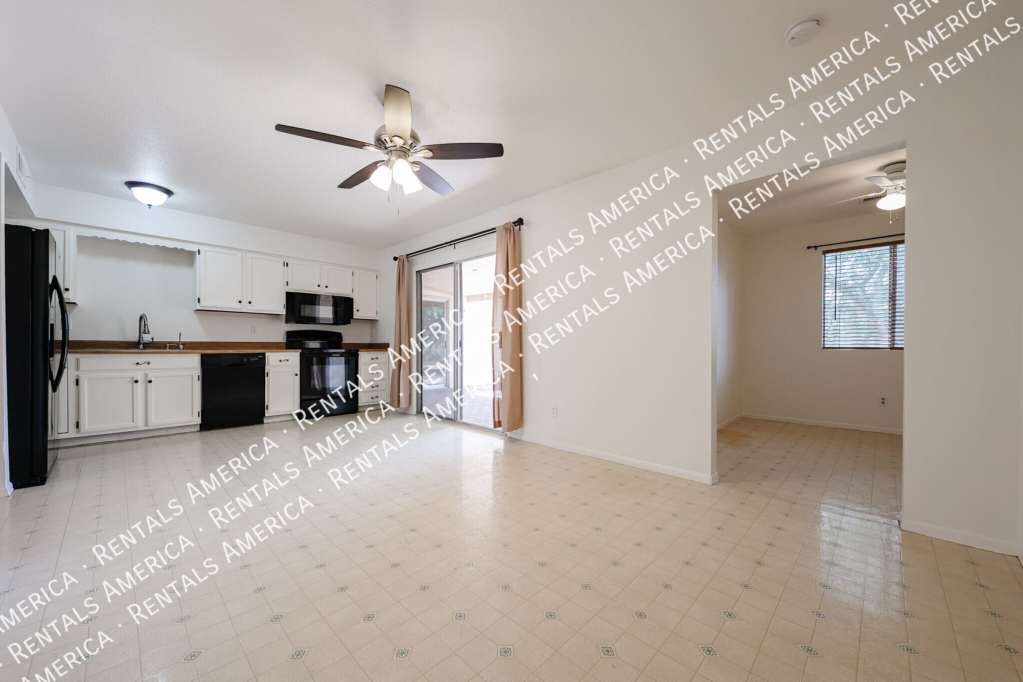 Building Photo - 719 W Palomino Dr