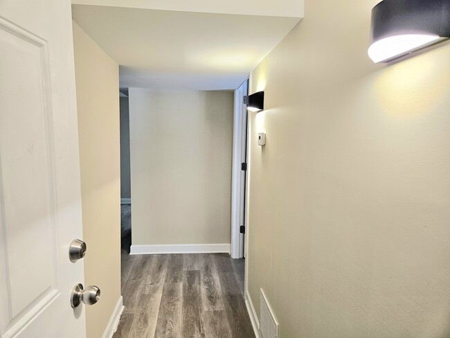 Building Photo - 1922 Elmwood Ave