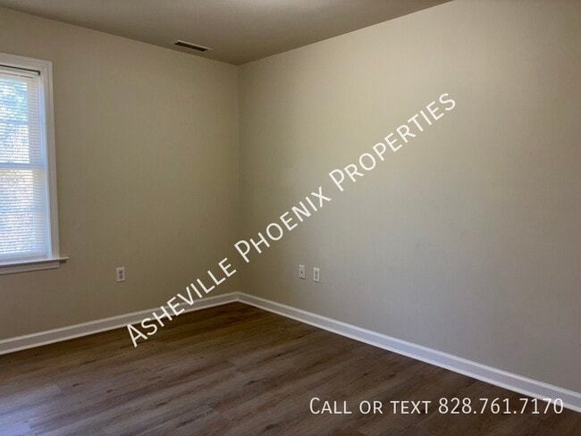 Building Photo - 18 Ican Dr