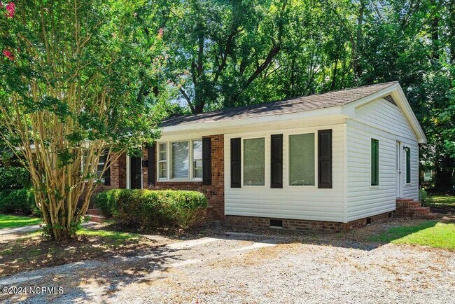 Building Photo - 1306 E 1st St