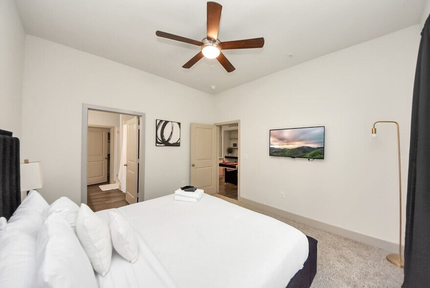 Building Photo - 8877 Frankway Dr