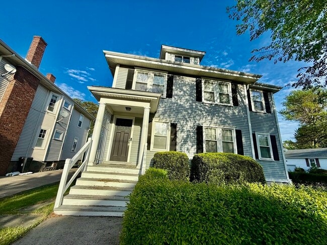 Building Photo - 107 E Elm Ave