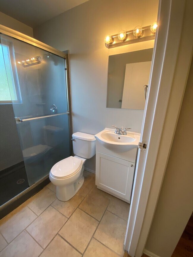 Building Photo - 558 Lowell Ave