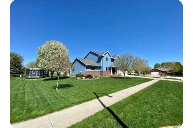 Building Photo - 810 Briarwood Dr