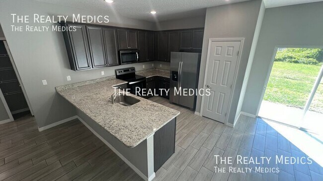 Building Photo - 2640 Dennis Ave SE