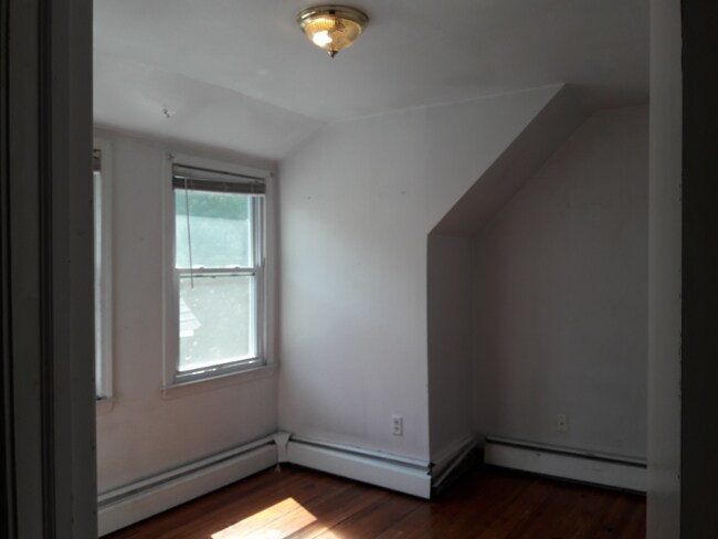 Building Photo - Renovated Apr 24 - Beautiful 2BR Near Yale...