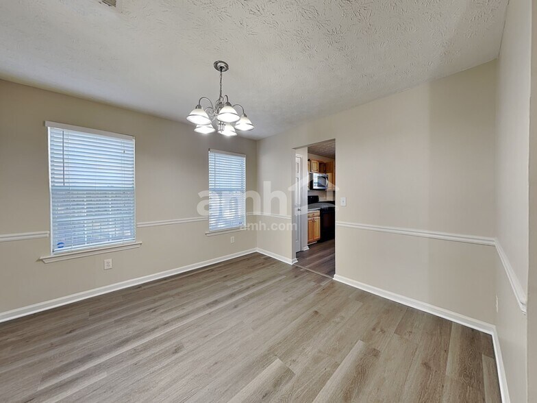 Building Photo - 705 Compton Ln