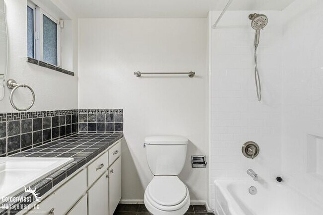 Building Photo - Modern 2Bdm 2Ba Condo in Phoenix Midtown with Pool Views