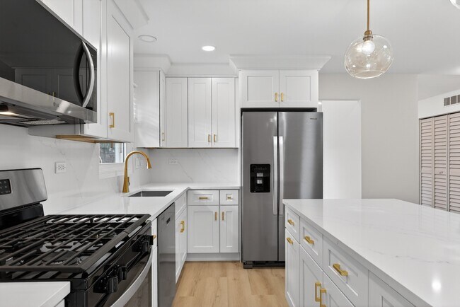 Building Photo - 2301 Providence Ct