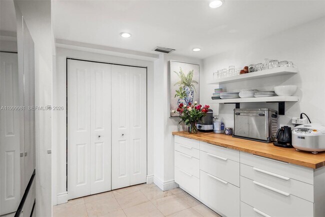 Building Photo - 1915 Brickell Ave