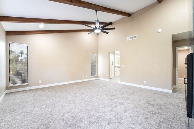 Building Photo - 968 Pinehurst Dr