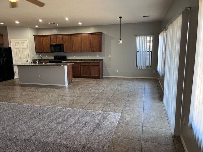 Building Photo - 5 bed 3 bath 3 car garage in San Tan Valley