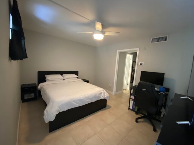 Room - 8600 SW 109th Ave