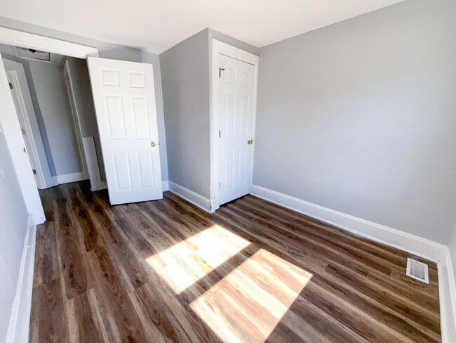 Building Photo - Elegant 3-Bedroom Home with Designer Finishes & Private Backyard!
