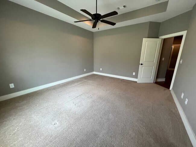 Building Photo - Beautiful Brick Home in Mimms Trail