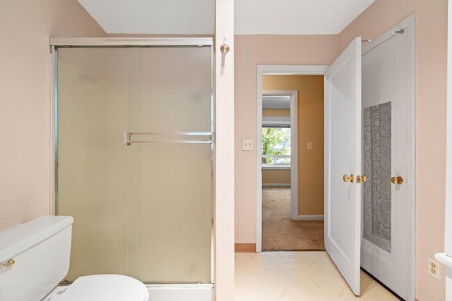 Building Photo - Charming, retro 2-bdrm/2-bath ranch in tranquil setting w/ large family room
