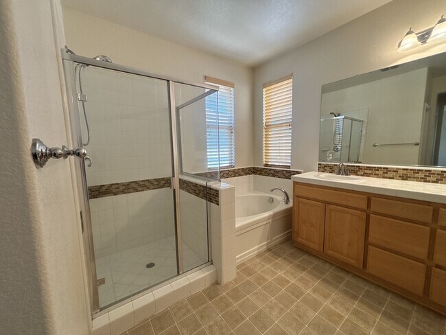 Building Photo - 9402 Vintner Cir