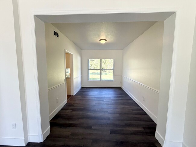 Building Photo - Beautifully Updated 4-Bedroom Home with Po...