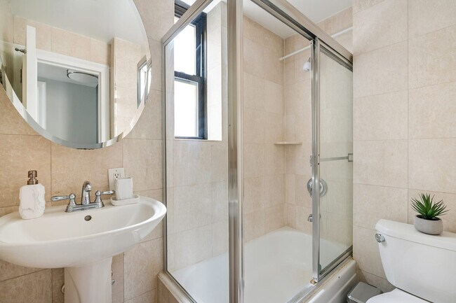 Building Photo - 240 W 73rd St