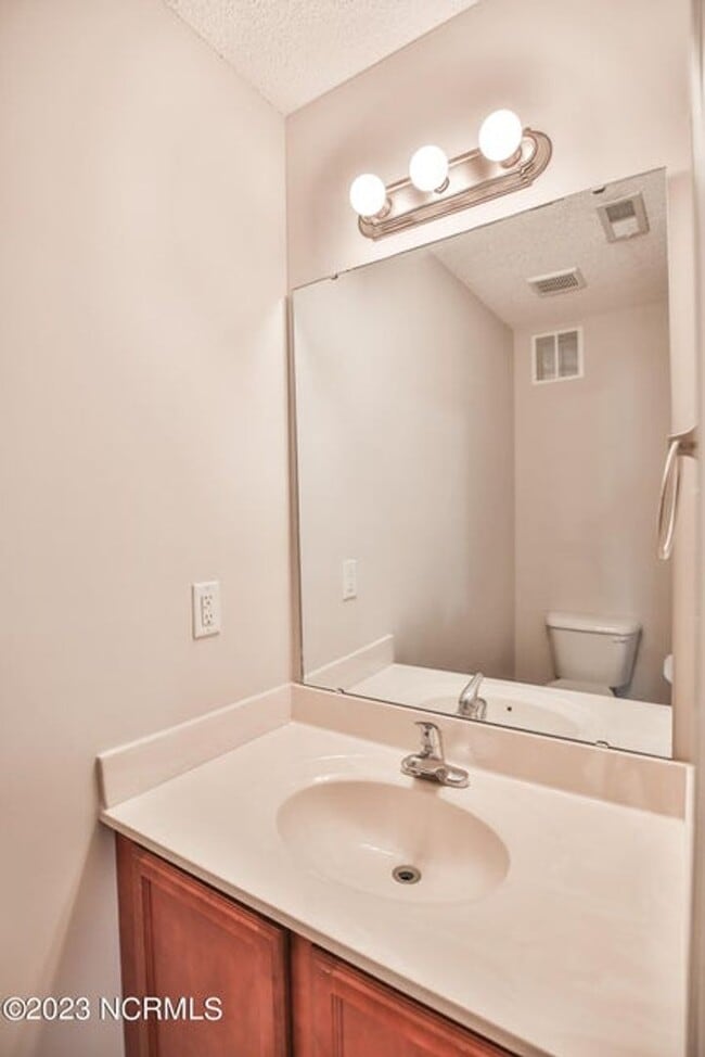 Building Photo - 4001 Banister Loop