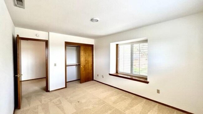 Building Photo - Lake Wildwood 3 Bedroom!