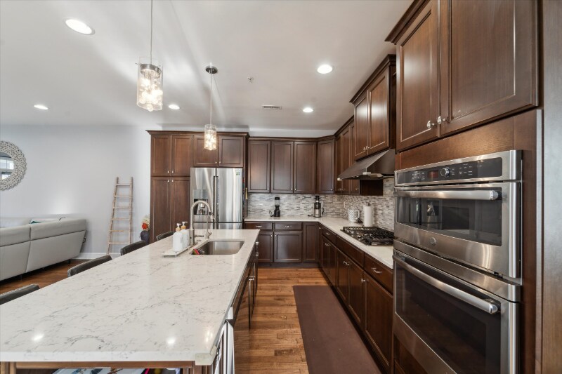 Building Photo - 602 Summit Dr