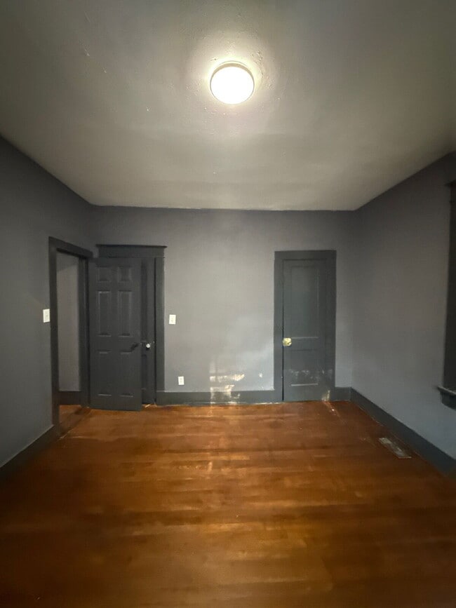 Building Photo - Affordable Co-Living Units (1–4 Rooms Available) Near Central Memphis