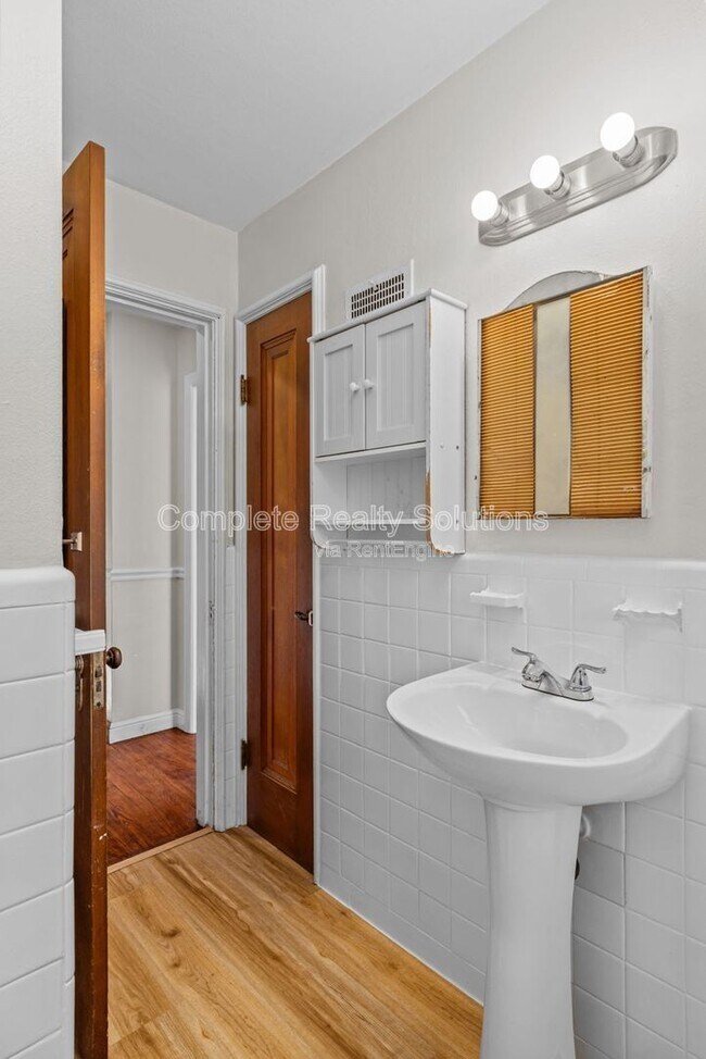 Building Photo - 1150 N Florissant Rd