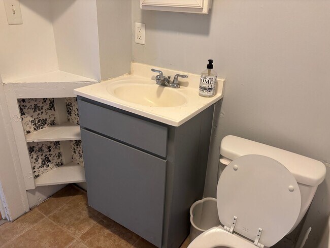 Building Photo - Stylish Two-Story Duplex Living: 2 Beds, 1 Bath (Ask about our special)