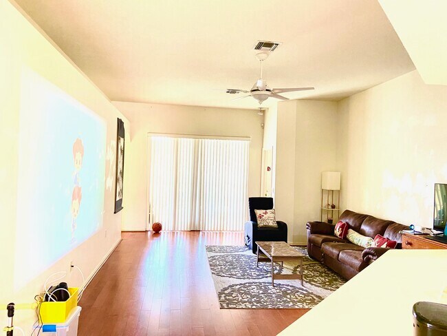 Building Photo - 22537 Roderick Dr