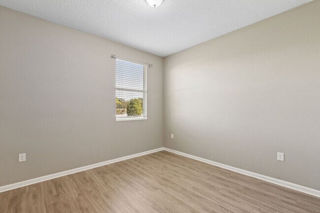 Building Photo - Spacious 5-Bedroom Home  – Prime Amelia Co...