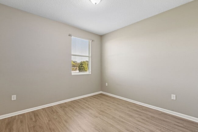 Building Photo - Spacious 5-Bedroom Home  – Prime Amelia Concourse Location!