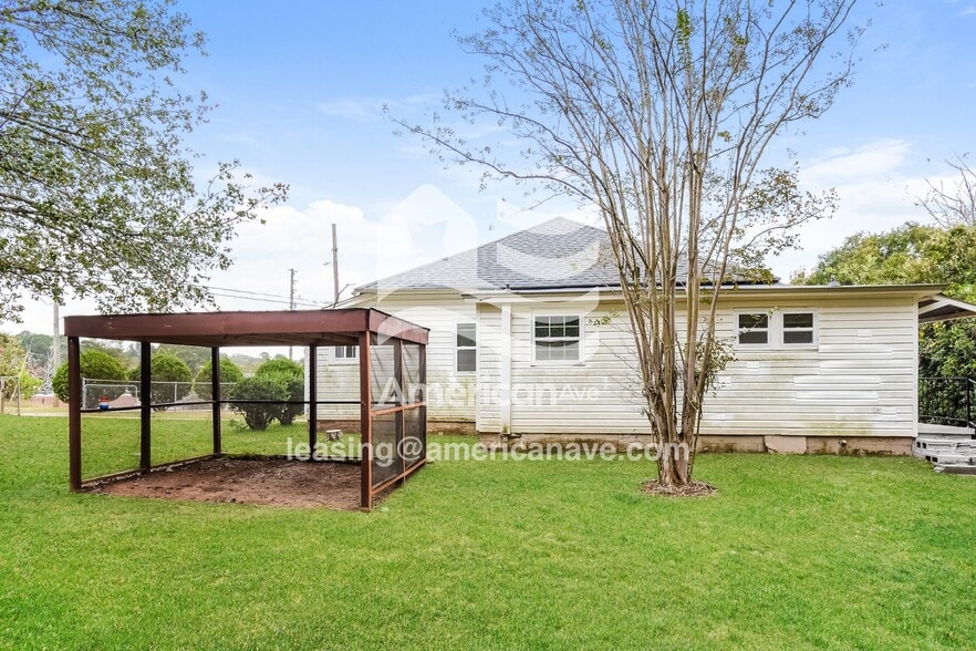 Building Photo - 1200 3rd Ave