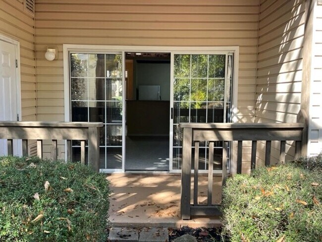 Building Photo - Wexford Condominiums - 3BR/2BA - $1550/Mo