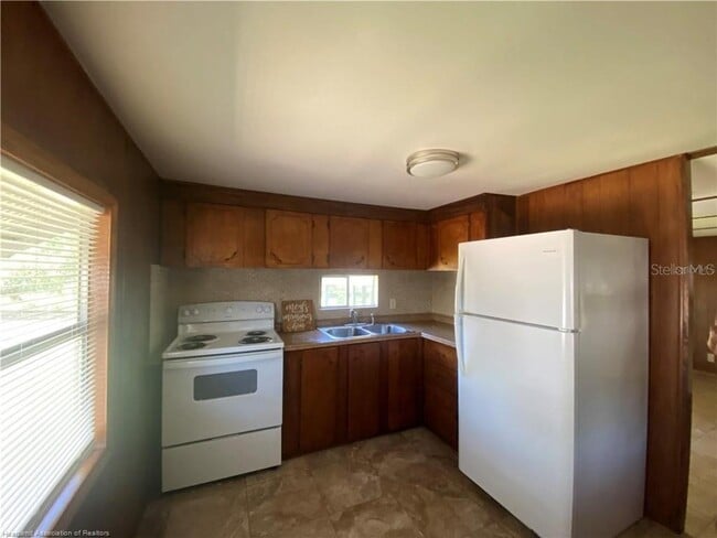 Building Photo - 1526 Fort Meade Rd