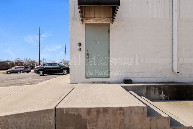 Building Photo - 1702 W Michigan St