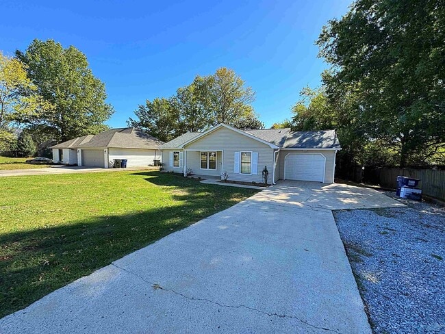 Building Photo - 103 Whisperwood Ln