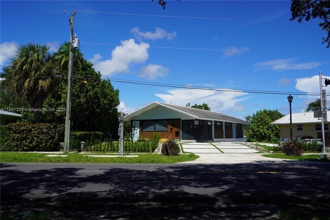 Building Photo - 425 NE 103rd St