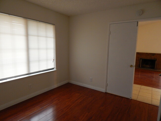 Building Photo - Adorable 3BR 1.75 BA House Available March!