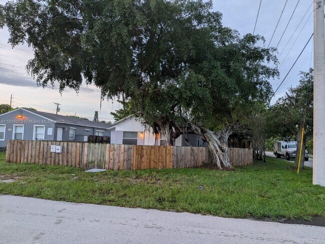 Building Photo - 2132 McKinley St